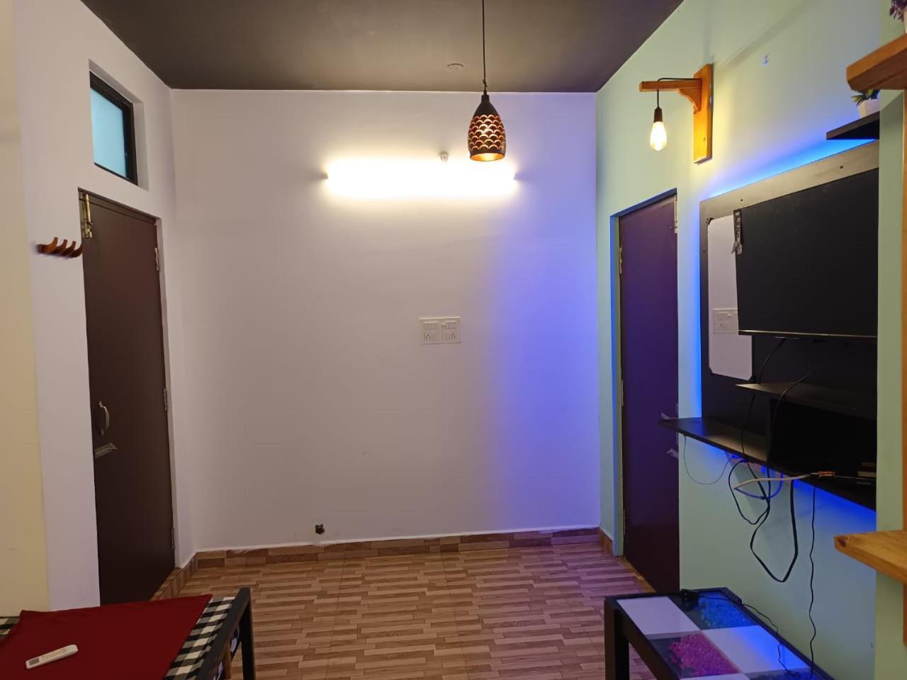 Seasons Four Guest House Pondicherry Exteriör bild